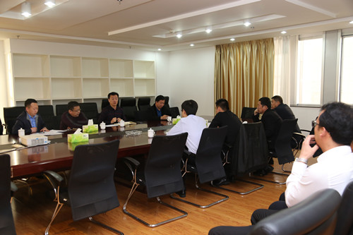 召开项目推进会_副本.jpg